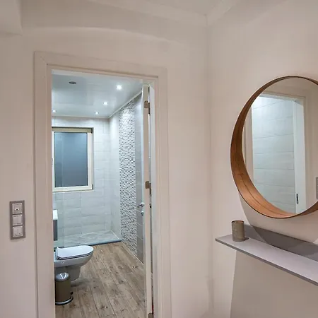 Tina's 2 Bedroom Apartament