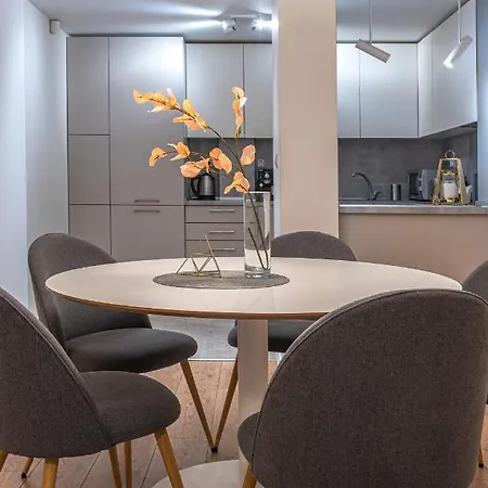 Апартаменты Tina's 2 Bedroom Top Central